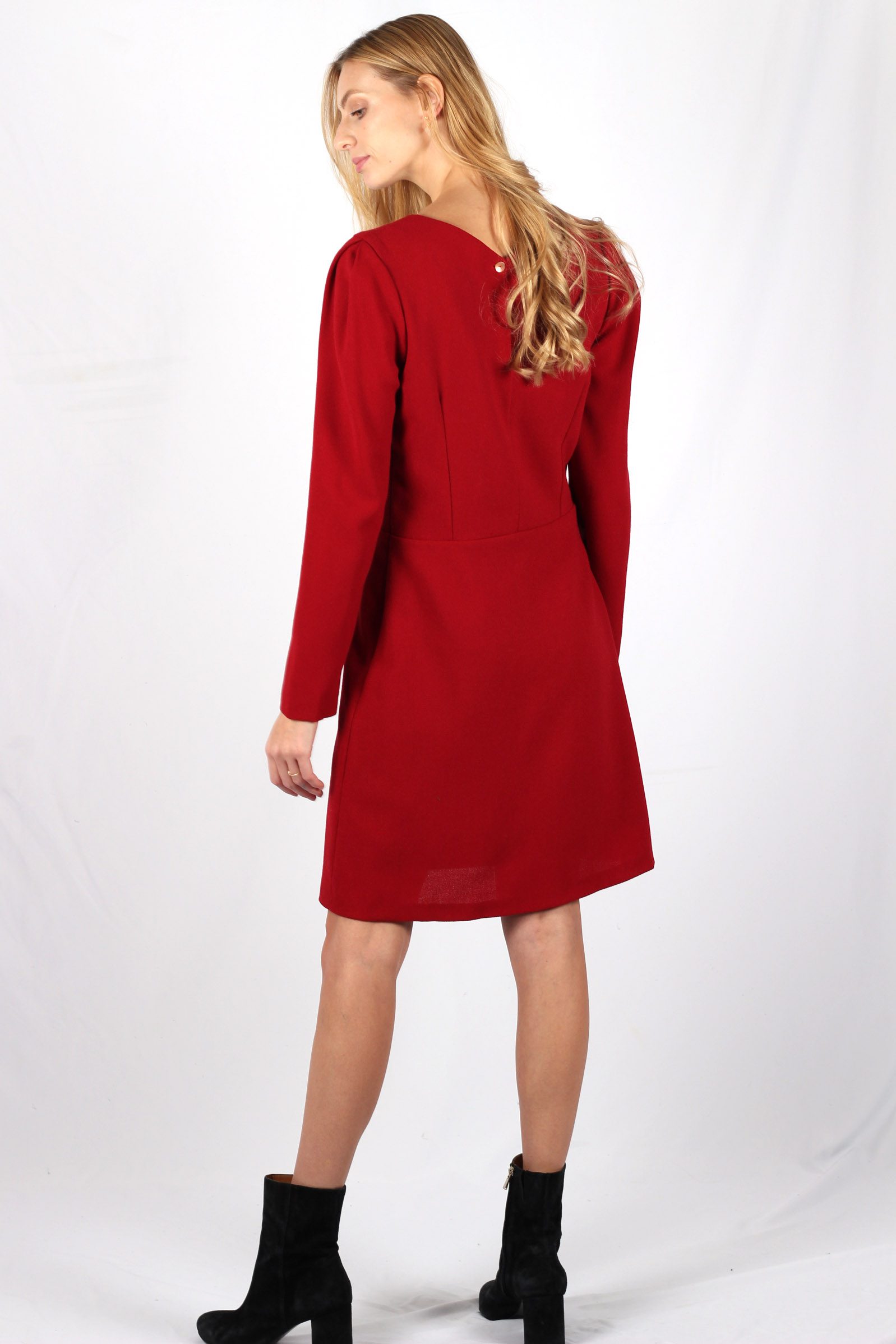 robe rouge cintrée en crêpe de laine4