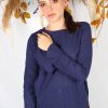 Haut en dentelle bleu marine, manches longues à volants Emmanuelle ATODE