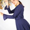 Haut en dentelle bleu marine, manches longues à volants Emmanuelle ATODE