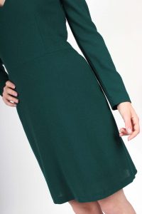 Robe vert sapin cintrée en crêpe de laine Nahéma ATODE