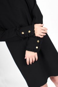Robe droite noire en crêpe de laine détails manches Carolyne aTODE