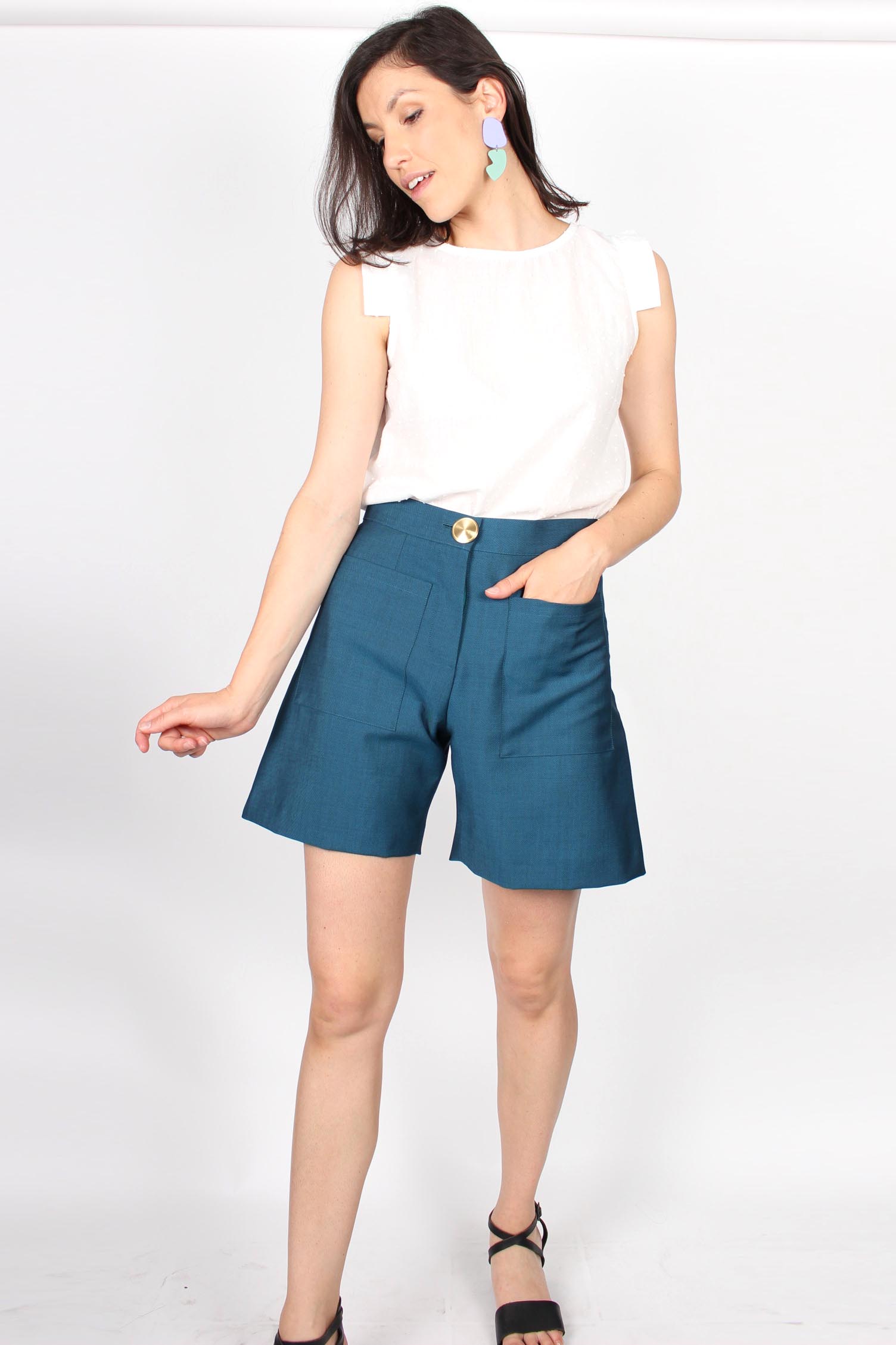 Short bleu canard chic femme en laine froide5
