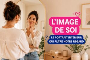 Image de soi : femme observant son reflet dans un miroir